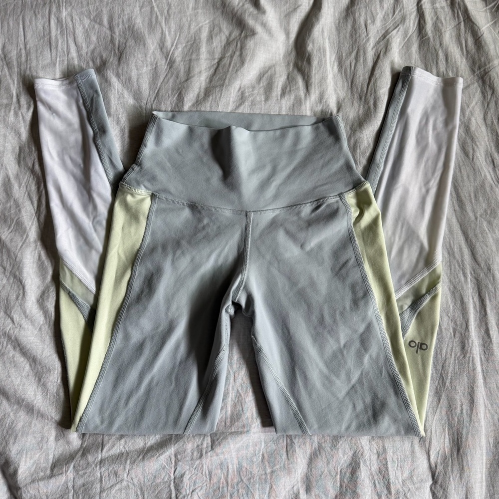 alo yoga colorblock leggings.